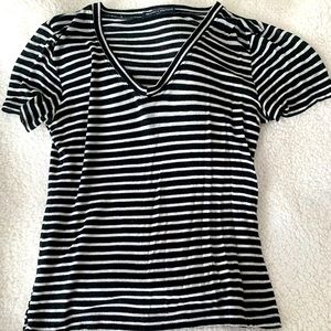 BRANDY MELVILLE TSHIRT